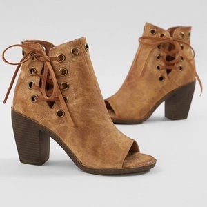 Gina Peep Toe healed Sandal